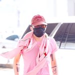 [현장포토] "남자는, <b>핑크</b>다"...지드래곤, 패피의 출국