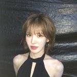 “Heart <b>on</b> the Window”…웬디, 빛에 젖은 눈빛→여름밤...