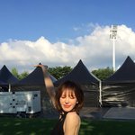 “햇살을 담은 <b>미소</b>”…웬디, 여름빛 속 물든 순간→청량감 폭발