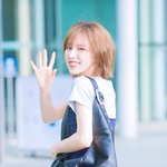 청량 비주얼 뽐낸 완디’ (웬디의 영스트리트 출근길) [<b>HD</b>움짤]