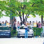 ‘무더위 속 <b>팬</b>들과 인사 나누는 <b>팬</b> 사랑 아이돌’ (웬디의 <b>영</b>스트리트...