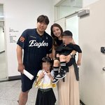 류현진<b>배지현</b>, 단란한 가족사진 공개…붕어빵 자녀들 '깜찍'