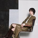 송혜교, <b>롱부츠</b>에 찢어진 스커트..전 세계서 가장 예쁜 43세