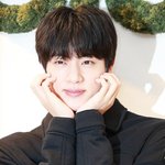 [드루와] [현장포토] "귀여운데 잘생김"…<b>진</b>, 슈스의 꽃받침