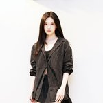 [드루와] [현장포토] "인형이 서 있네"…<b>닝닝</b>, 리즈의 경신