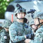 내 기준 아이돌 군복 사진 <b>삼대장</b>.jpg