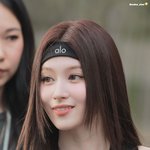 행사 <b>참석</b>한 아이돌, 여기 얼굴 보는거 맞네