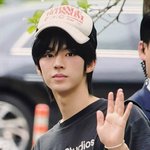 투어스 <b>도훈</b> 단풍손이네...