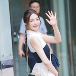 조이,크러쉬 ‘하룰라라 선녀 미모’ (<b>동물</b>농장 출근길) [HD포토]