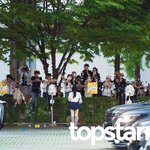 오랜만의 미니 <b>팬</b>미팅’ (웬디의 <b>영</b>스트리트 출근길) [HD포토]