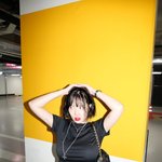 ‘용준형’ 현아, 샤넬백 메고 힙하게…노출 없는 올블랙룩[<b>SNS</b>는...