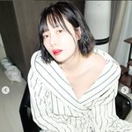 현아, 샤워<b>가운</b> 입고 살짝 노출..용준형 놀라겠어