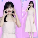 강한나, 핑크빛 플레어 드레스로 단아미 폭발…‘모태솔로’ 설렘