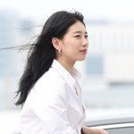 [뉴스1 ]수지, <b>파리</b> 출국…‘꾸안꾸’ 청순 미모 빛났다