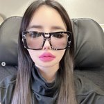 박봄, 핑크 립으로 뽐낸 인형 미모…"인천공항 비행기 안에서"
