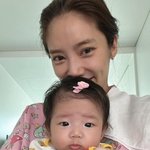 출산 손담비, 귀여운 이규혁을 낳았네…폭풍성장 딸 안고 엄마 <b>미소</b>
