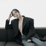 지드래곤과 ‘N번째 열애설’ 이주연, 아찔한 <b>상의</b> 탈의