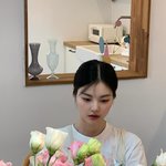 “꽃이 정말정말 조아”…<b>홍예지</b>, 고요한 오후→잔잔한 감성 만개