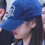 꾸안꾸 공항룩에도 비율이 미쳐버린 <b>여</b>돌