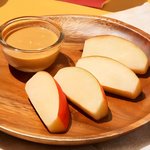 근데 <b>땅콩</b>버터에 사과 찍어먹는거