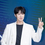 [현장포토] "이건 두 번째 포즈"...<b>정윤호</b>, 레슨 필요없는...