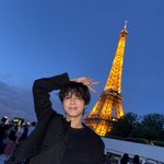 BTS 뷔·수지 만난 박보검, 에펠탑 앞 얼굴 천재…독보적인 비주얼[SNS는...