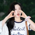 [사진]정채연, '<b>천둥</b> 소리에 깜짝'