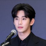 <b>배우</b> 김수현은 어떻게 되가나요?