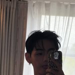 <b>방탄소년단</b> 뷔, 명품 C사 디렉터와 샴페인 파티.."웰컴 투 파리"