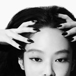 제니 얼굴이 진짜 신기한듯