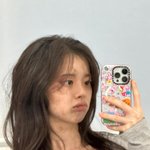 “입술 내민 거울 속 표정”…한수아, 무드 <b>반전</b>→변신의 순간