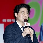 [포토] <b>이상근</b> 감독 '박경림 소개 위해 제작보고회 전 등장'