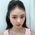 “감사한 오늘을 기억한다”…홍예지, 핑크빛 <b>무드</b>→청초한 여름 셀카