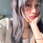 노윤서, 크림 셔츠에 살짝 튄 <b>레터링</b>... 여름엔 이게 정답