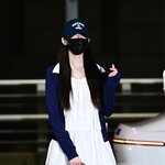 [현장포토] "가려도, 빛난다"…장원영, <b>청초</b>한 출국