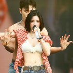 권은비, 워터밤 역사 다시 썼다…과감한 노출+고자극 퍼포먼스 '반응...