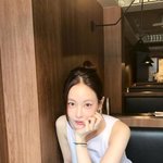 오연서, '민소매' 하나로 카페 접수...일상<b>샷</b>이 <b>화보</b>인 이유