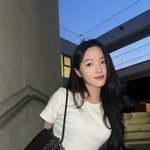 “노을을 품은 <b>미소</b>”…강나언, 여름 저녁→청순의 결정체