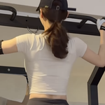  명품 골반의 비밀은 '턱걸이' 운동...<b>꾸준</b>함으로 완성한 몸매