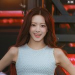 물<b>속</b>에서 무대하는 인어공주였던 <b>여</b><b>돌</b>