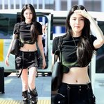 한소희 '허리에 타투 빼꼼, 사진 뚫고 나오는 섹시 <b>퇴폐</b>美'