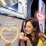 <b>오나라</b>, 아이유 서프라이즈 선물에 감동 "촬영장이 달달해"