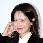 [단독] 송지효, 겹경사 터졌다…사업 순항에 '컨피던스맨 KR'...