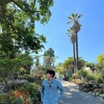  "비율이 이렇게 좋았었나?" 청청패션으로 산뜻한 힐링 <b>무드</b>