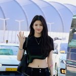 한소희, <b>속살</b> 빼꼼히 드러내고 “예쁨 그 자체”