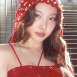  <b>후광</b> 보이는 비주얼...햇살 잔뜩 받은 '토마토 요정' 아니야...