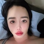 박봄, 누워서 셀카…우월한 미모