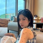 [드루와] 권은비, 영화 같은 <b>여름</b> 한 장면…빈티지 감성 담은 일상샷