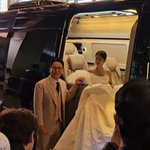 '결혼' 김지민, 김준호 손잡고..<b>고운</b> 웨딩드레스 자태 [스타이슈]