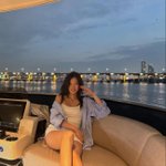 임수향, 한쪽 어깨 드러내고 섹<b>시미</b> 완성..한강 요트 위 여유